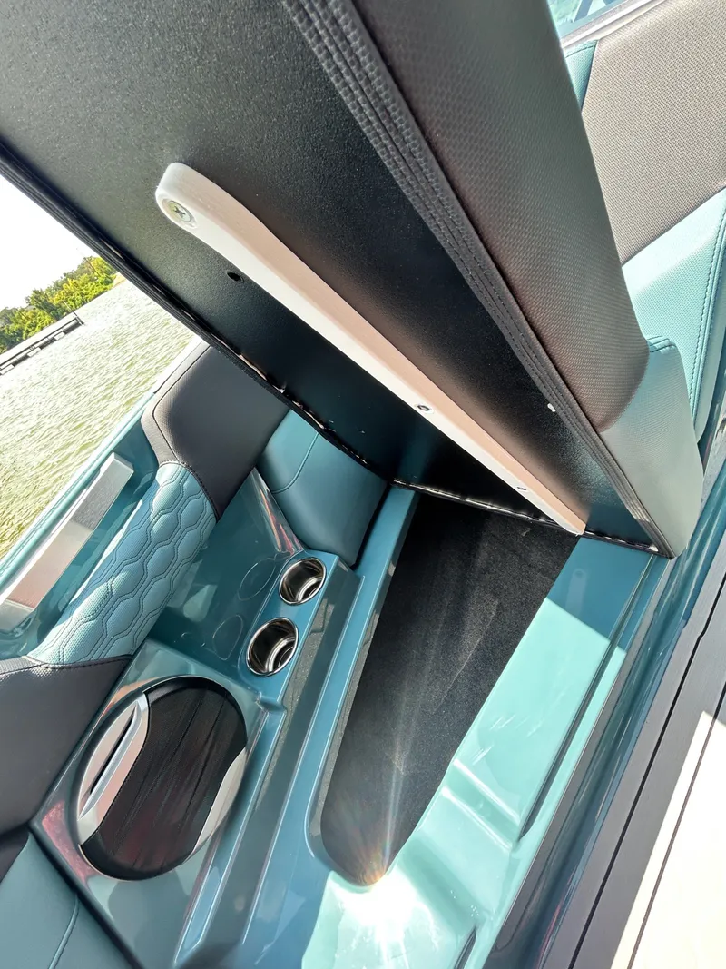 Slide: The Image of MasterCraft XT23 2026 - 32