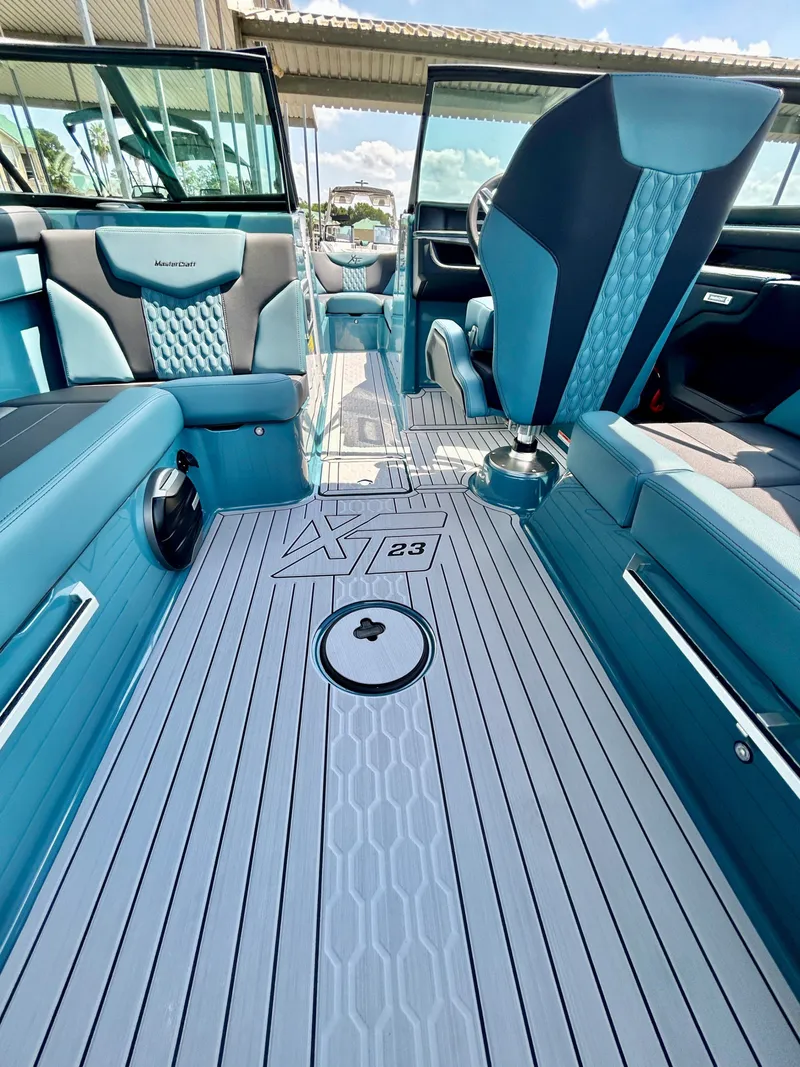 Slide: The Image of MasterCraft XT23 2026 - 33