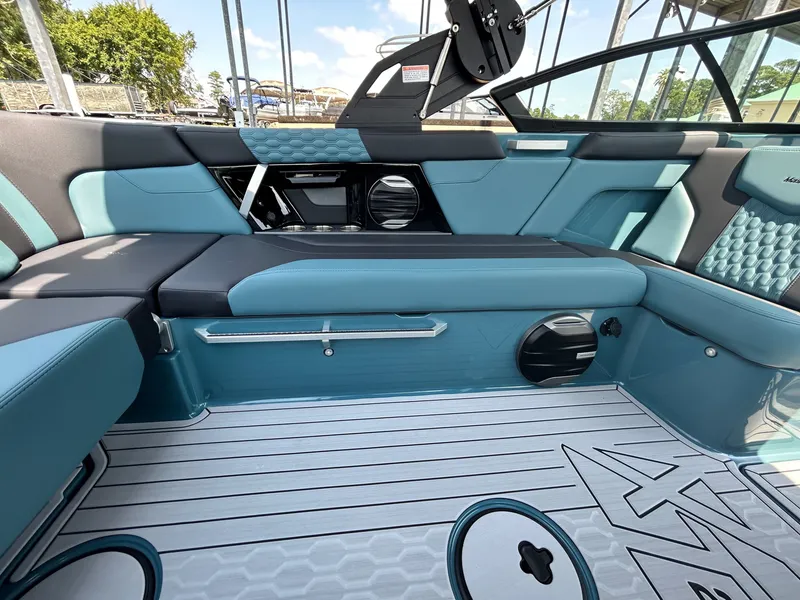 Slide: The Image of MasterCraft XT23 2026 - 34