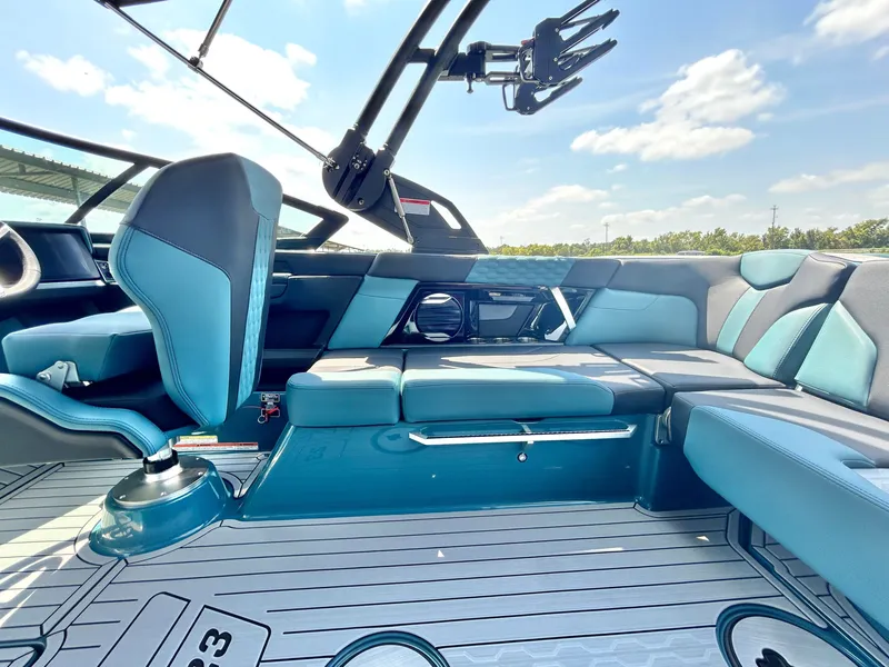 Slide: The Image of MasterCraft XT23 2026 - 38