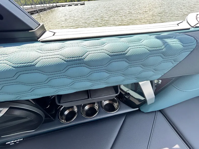 Slide: The Image of MasterCraft XT23 2026 - 40