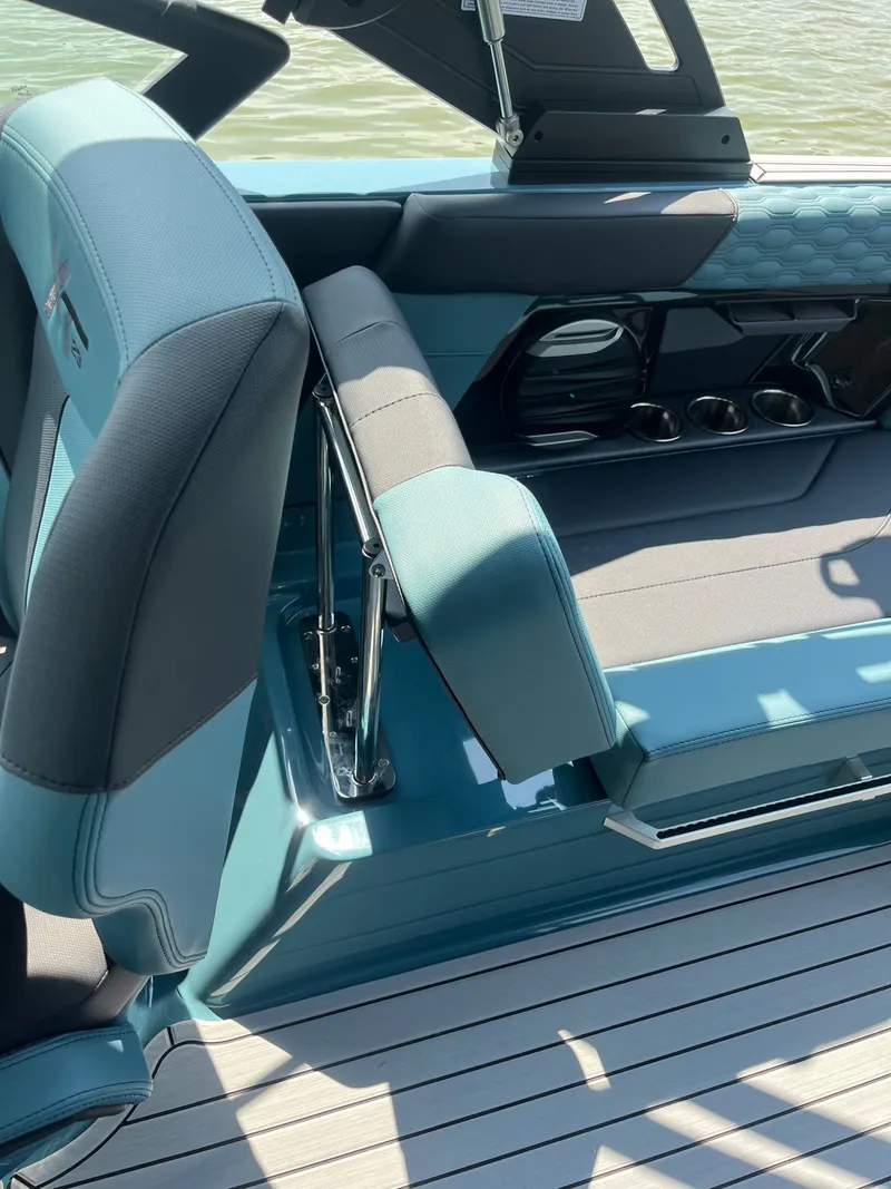 Slide: The Image of MasterCraft XT23 2026 - 41