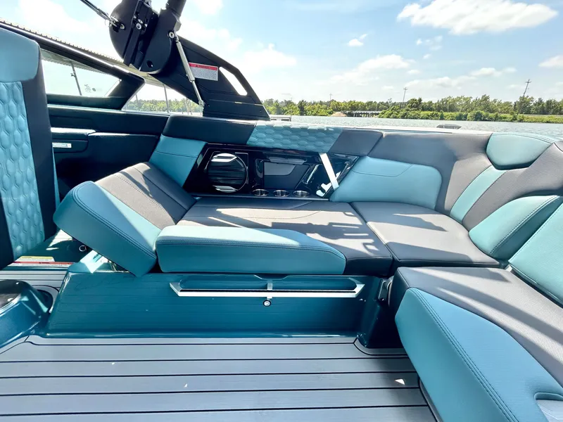 Slide: The Image of MasterCraft XT23 2026 - 42