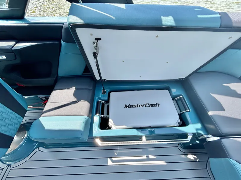 Slide: The Image of MasterCraft XT23 2026 - 43