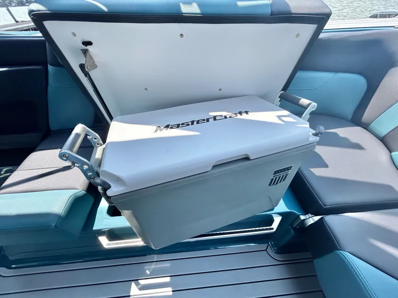 Slide: The Image of MasterCraft XT23 2026 - 44