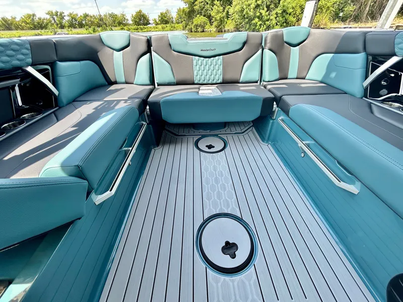 Slide: The Image of MasterCraft XT23 2026 - 46