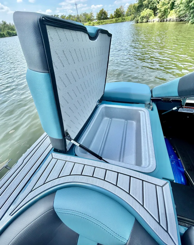 Slide: The Image of MasterCraft XT23 2026 - 55