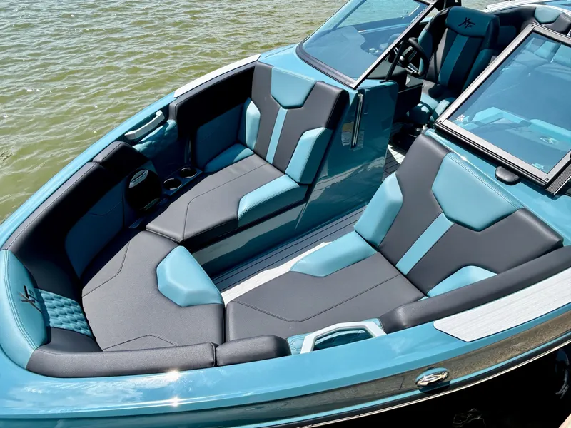 Slide: The Image of MasterCraft XT23 2026 - 6