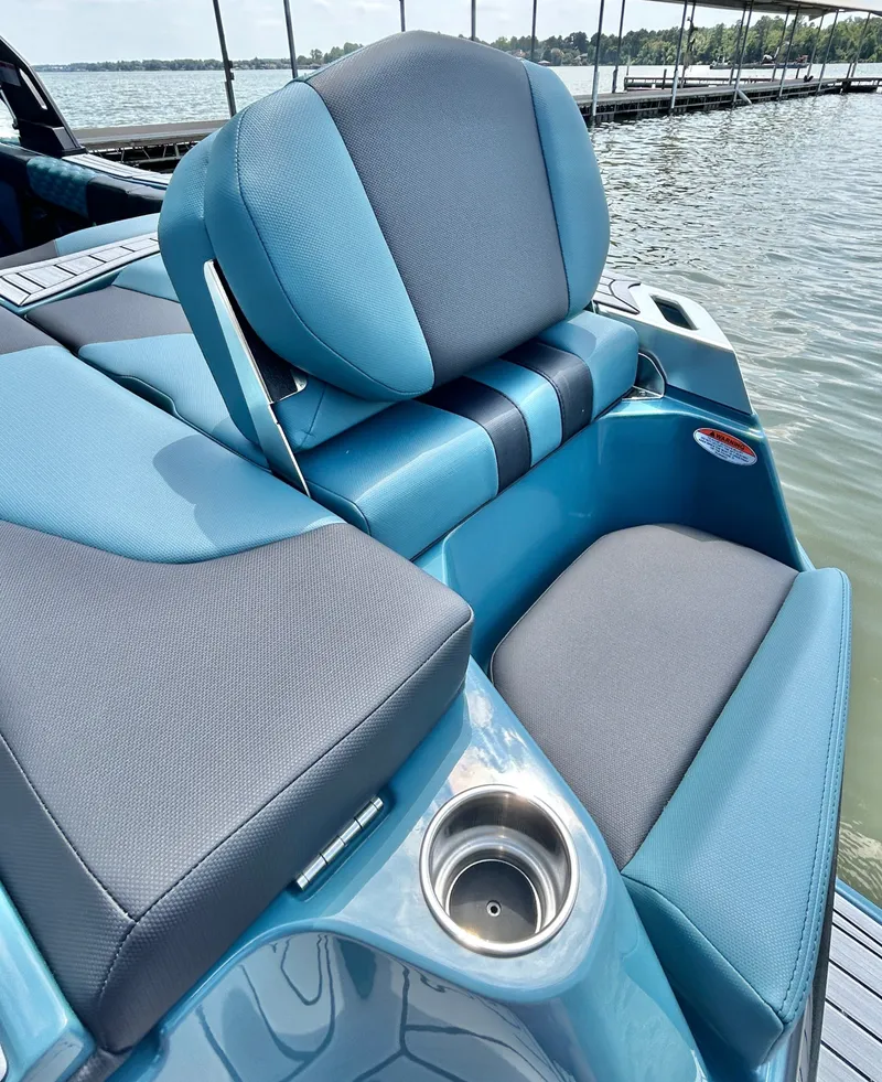 Slide: The Image of MasterCraft XT23 2026 - 70