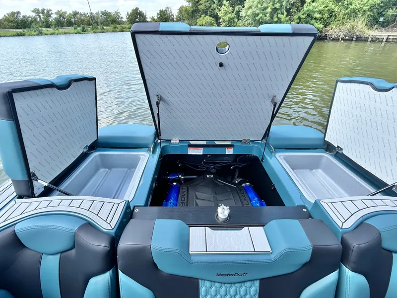 Slide: The Image of MasterCraft XT23 2026 - 71