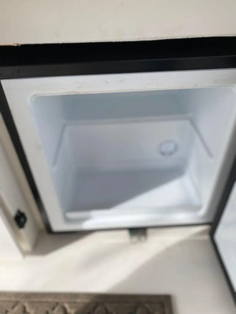 Slide: The Image of Open mini fridge on 1998 Sea Ray Sundancer 370 boat. - 12