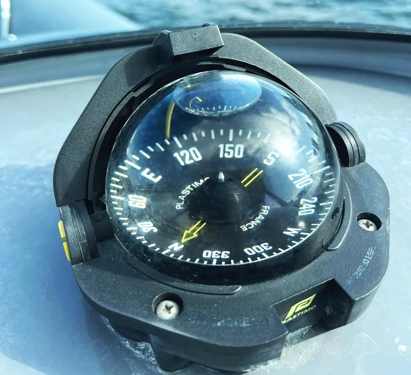 Slide: The Image of Compass on a 2000 Protector Targa 28 boat, showing navigation directions. - 22
