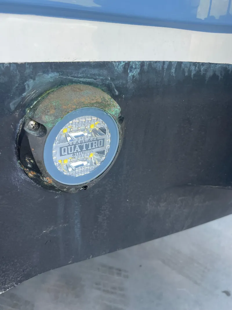 Slide: The Image of Underwater light on 2023 Chaparral 21 SSi OB boat, featuring Sea Quattro branding. - 5