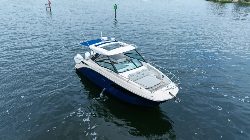 Slide: The Image of Sea Ray Sundancer 320 Outboard 2021 - 22