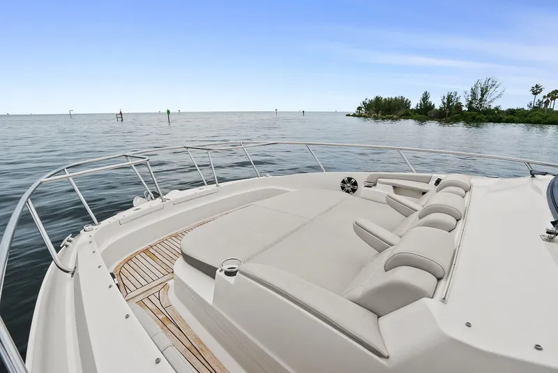 Slide: The Image of Sea Ray Sundancer 320 Outboard 2021 - 3