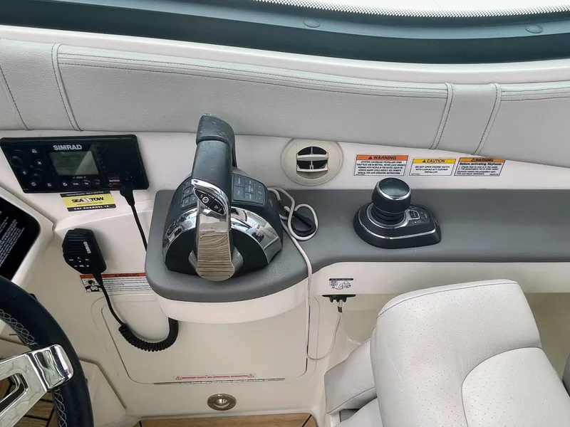 Slide: The Image of Sea Ray Sundancer 320 Outboard 2021 - 45