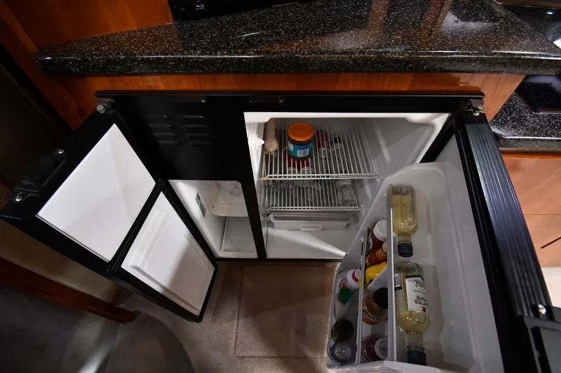 Slide: The Image of Cruisers Yachts 520 Express 2005 - 50