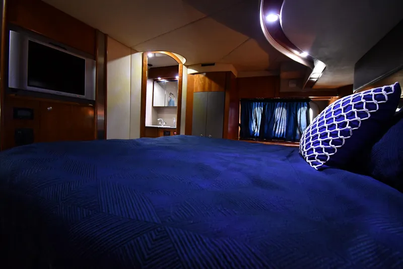 Slide: The Image of Cruisers Yachts 520 Express 2005 - 60