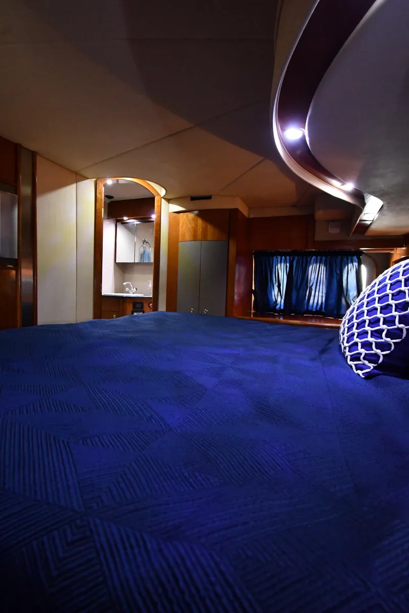 Slide: The Image of Cruisers Yachts 520 Express 2005 - 61