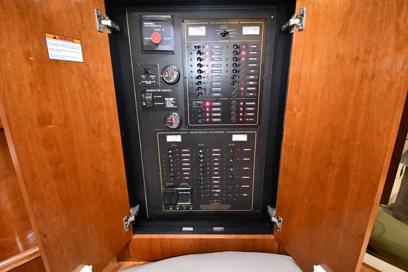 Slide: The Image of Cruisers Yachts 520 Express 2005 - 68