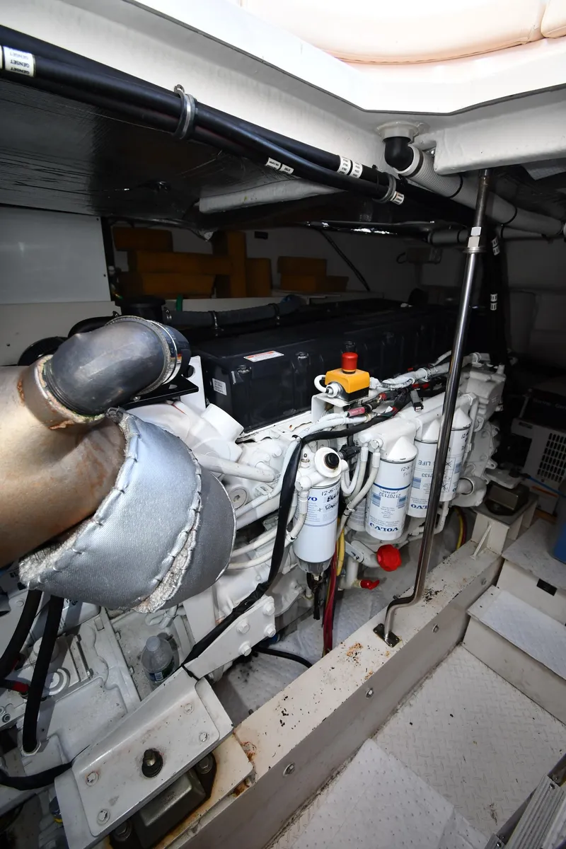 Slide: The Image of Cruisers Yachts 520 Express 2005 - 75