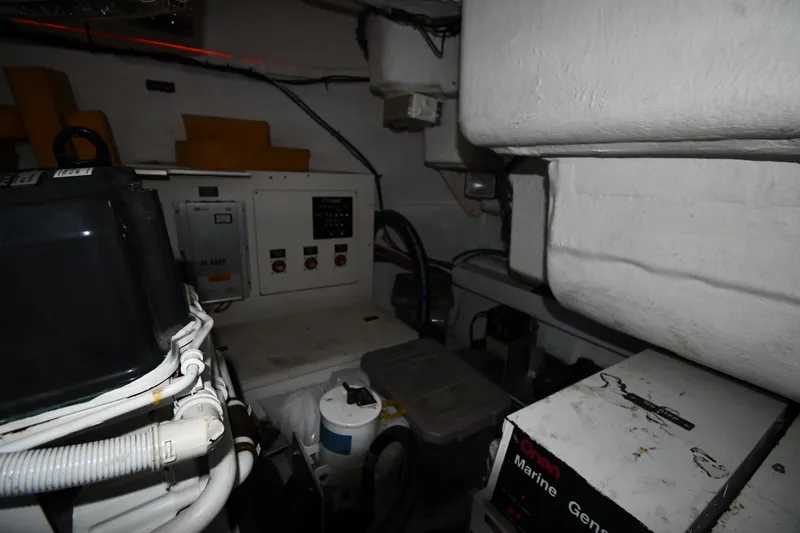 Slide: The Image of Cruisers Yachts 520 Express 2005 - 77