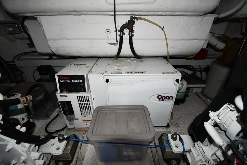 Slide: The Image of Cruisers Yachts 520 Express 2005 - 78