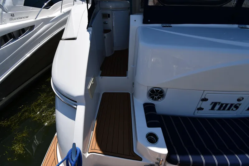 Slide: The Image of Cruisers Yachts 520 Express 2005 - 80