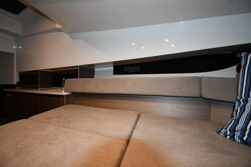 Slide: The Image of Beneteau Flyer 9 SUNdeck 2023 - 53