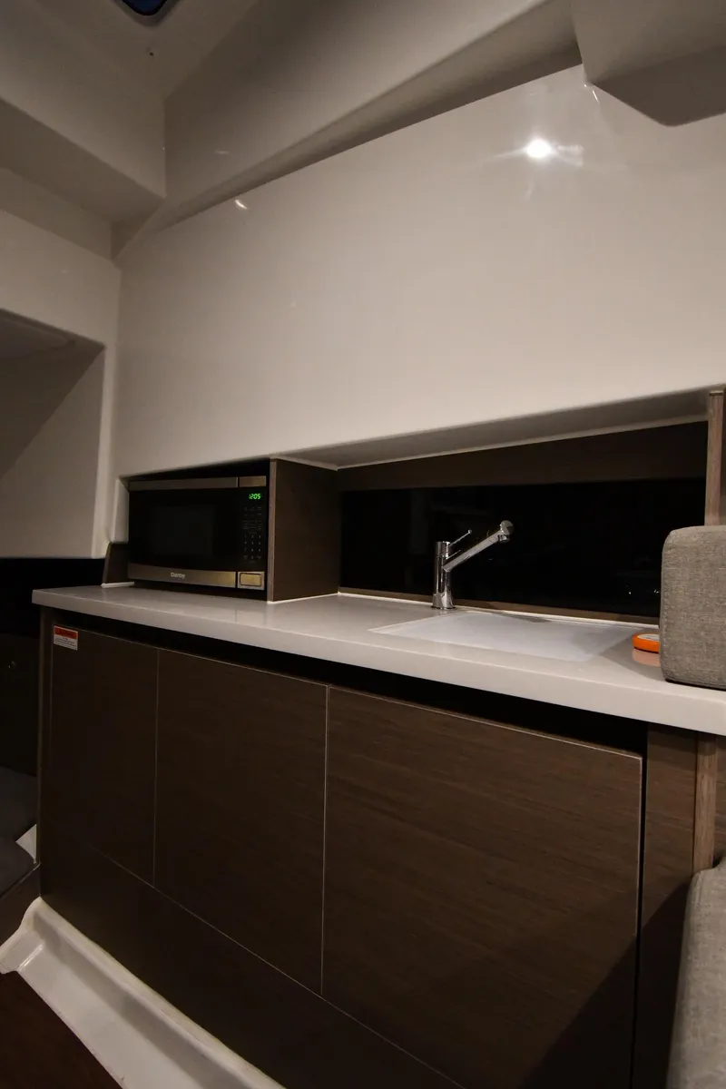 Slide: The Image of Beneteau Flyer 9 SUNdeck 2023 - 56