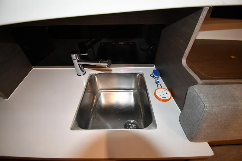 Slide: The Image of Beneteau Flyer 9 SUNdeck 2023 - 57