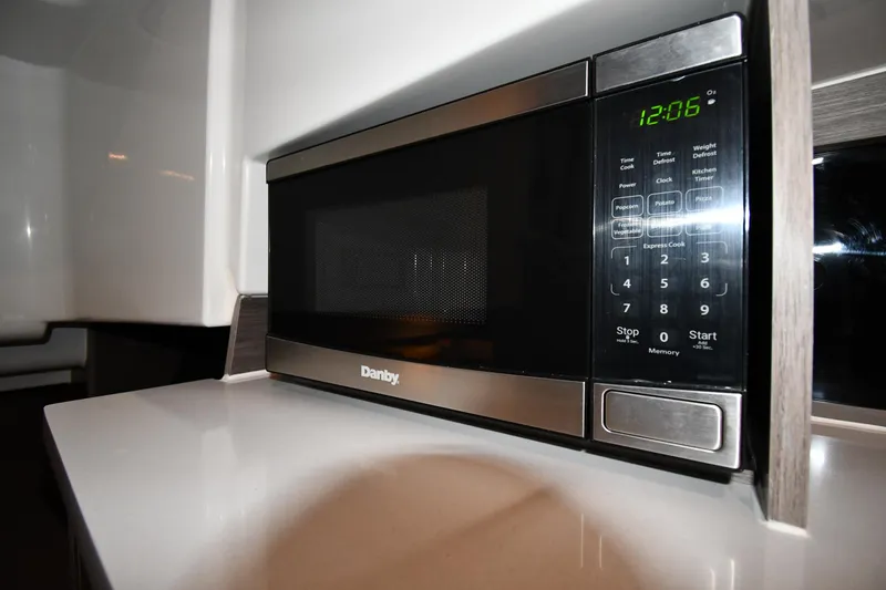 Slide: The Image of Beneteau Flyer 9 SUNdeck 2023 - 58