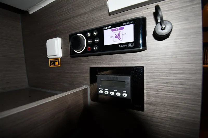 Slide: The Image of Beneteau Flyer 9 SUNdeck 2023 - 63