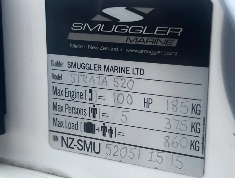 Slide: The Image of Smuggler Strata 520 boat specifications plate, 2015 model, max engine 100 HP, 5 persons. - 11