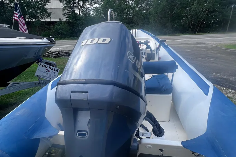 Slide: The Image of 2015 Smuggler Strata 520 boat with Yamaha 100 engine, for sale at Bayside Boat Sales. - 9