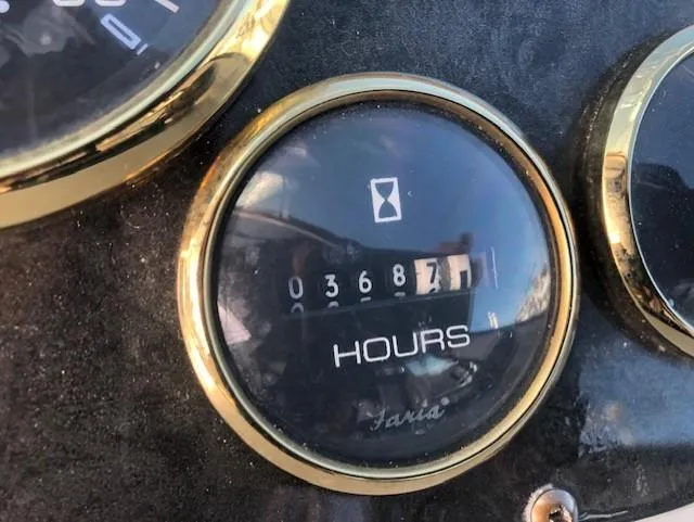 Slide: The Image of Hour meter showing 368.7 hours on 2004 Cruisers Yachts 280 Express. - 10