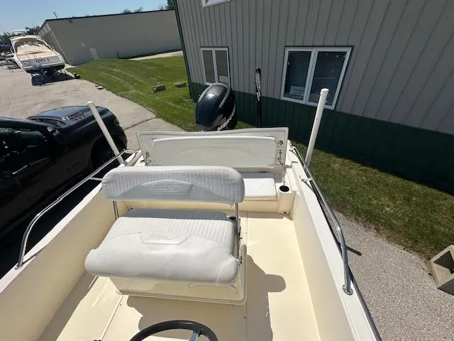 Slide: The Image of 2007 Boston Whaler 200 Dauntless boat interior with seating and outboard motor. - 10
