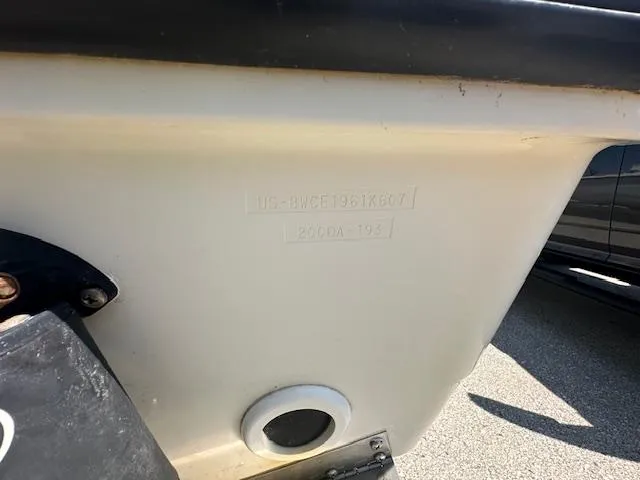 Slide: The Image of 2007 Boston Whaler 200 Dauntless boat hull identification number close-up. - 20