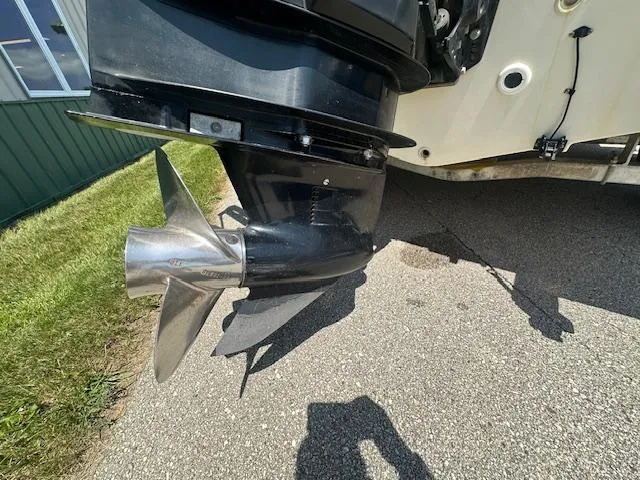 Slide: The Image of Outboard motor of a 2007 Boston Whaler 200 Dauntless on pavement. - 7