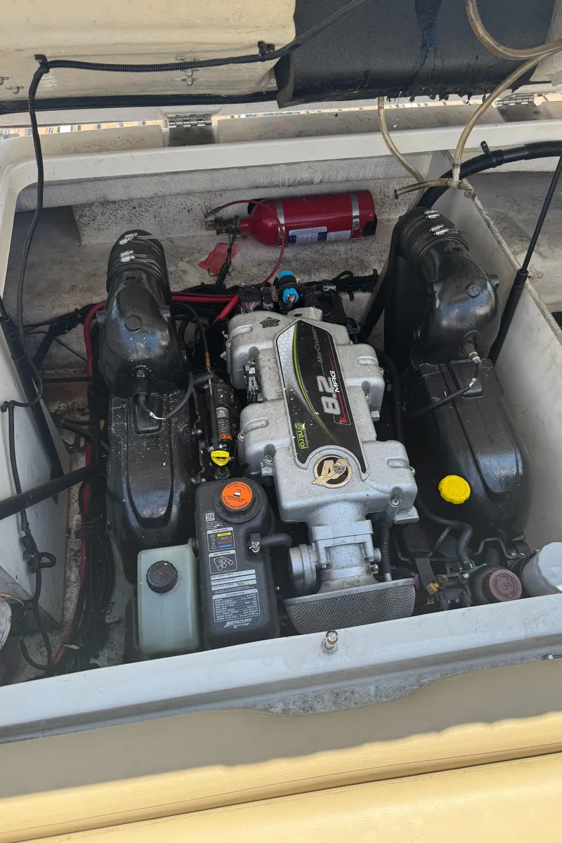 Slide: The Image of Engine compartment of a 2015 Sea Ray 290 Sundeck boat. - 21