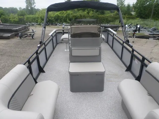 Slide: The Image of Angler 8522 Fish N Cruise 2022 - 4