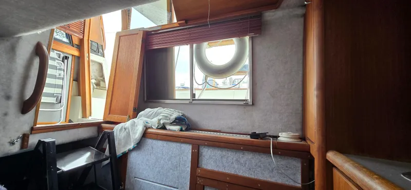 Slide: The Image of Interior of 1991 Bayliner 3288 Motoryacht with wooden cabinets and round window. - 30