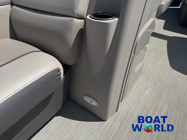 Slide: The Image of Princecraft Vectra 19 Pontoon 2020 - 19