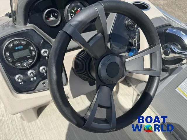 Slide: The Image of Princecraft Vectra 19 Pontoon 2020 - 25