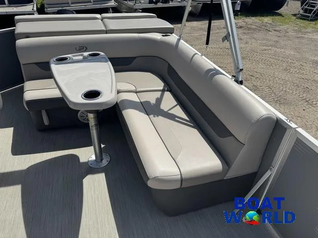Slide: The Image of Princecraft Vectra 19 Pontoon 2020 - 28