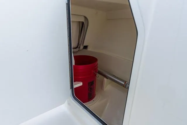 Slide: The Image of Boston Whaler 210 Vantage 2026 - 8