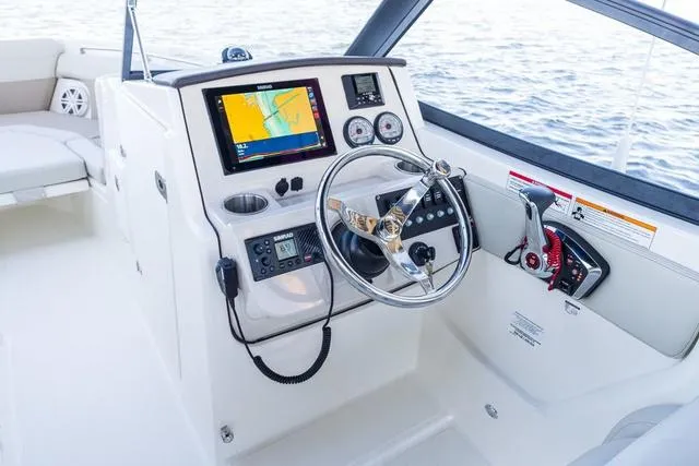 Slide: The Image of Boston Whaler 210 Vantage 2026 - 9