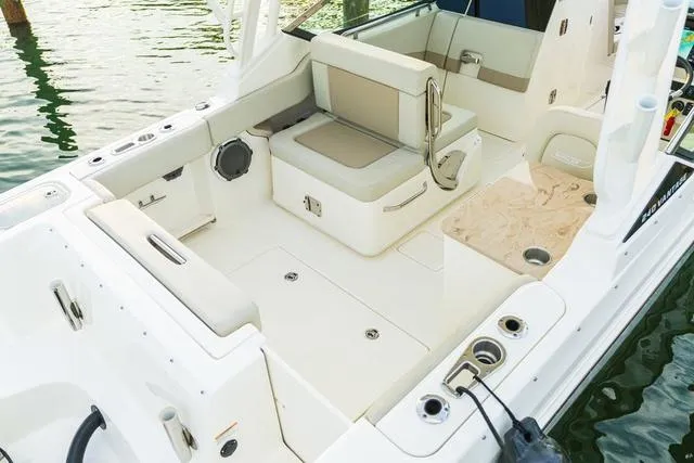 Slide: The Image of Boston Whaler 240 Vantage 2026 - 11