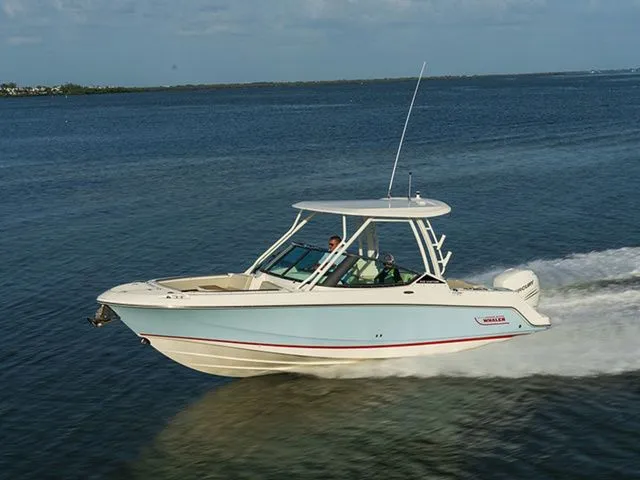Slide: The Image of Boston Whaler 240 Vantage 2026 - 22