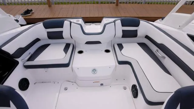 Slide: The Image of Yamaha 195S 2025 - 12